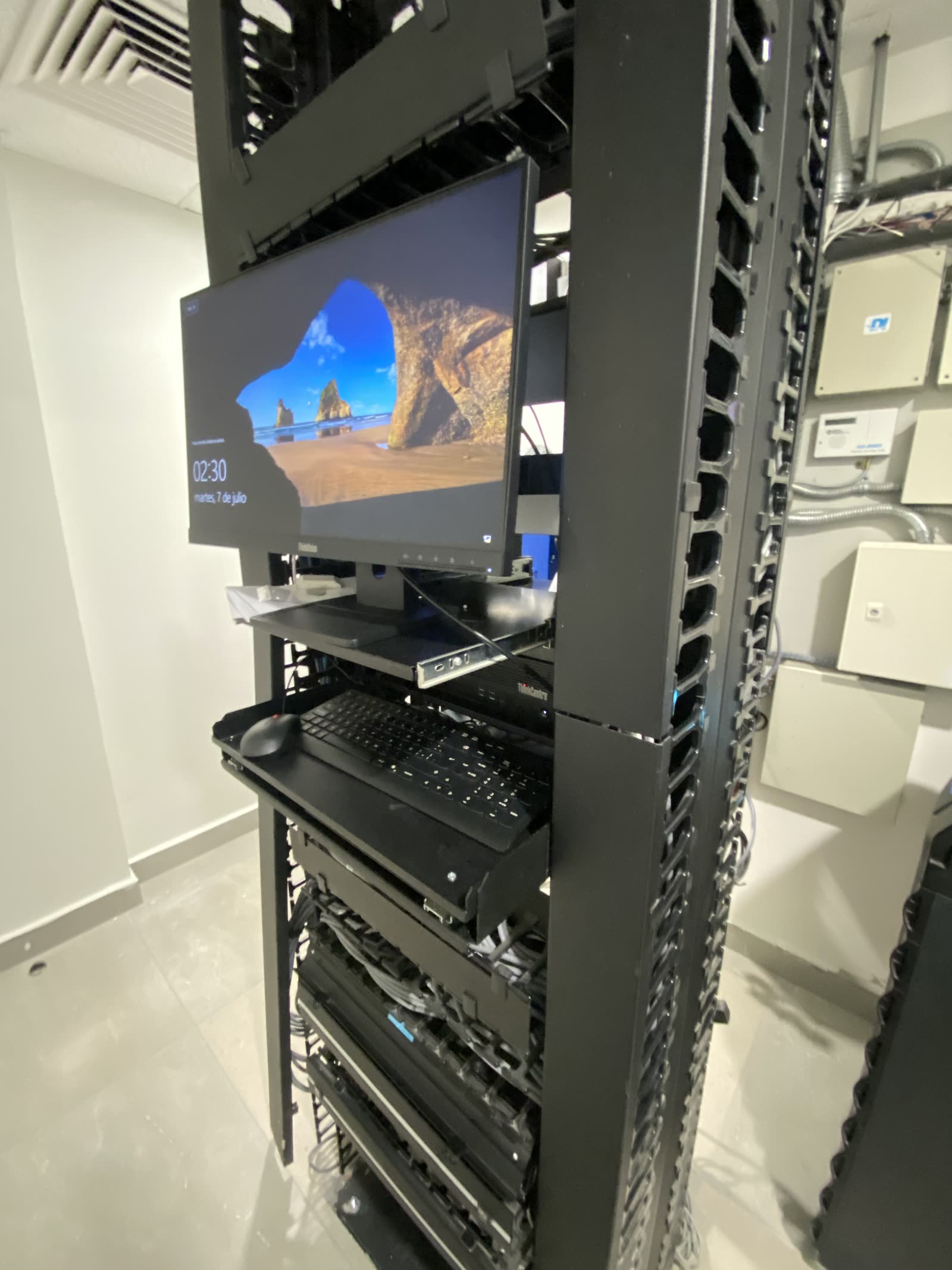 Rack de servidores con consola
